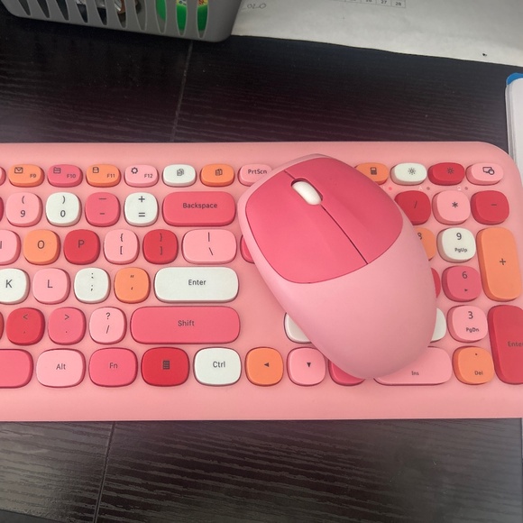 Cute pinky full-size keyboard and mouse set - Picture 3 of 4